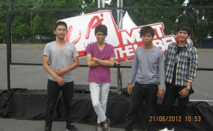 X - AKASIA