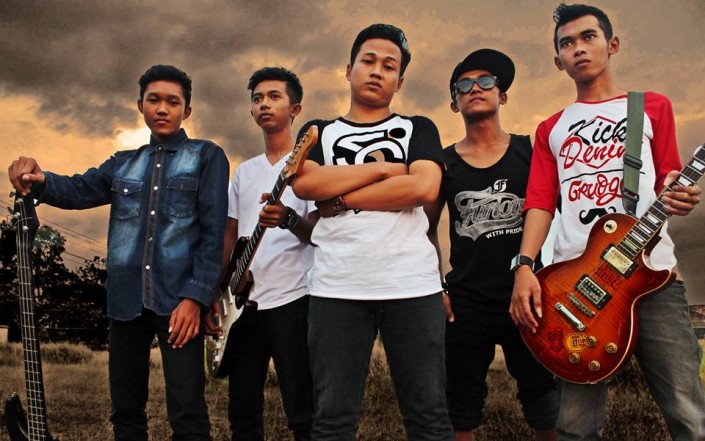 ILLUSIO Band