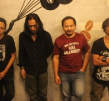 ANDA & THE BROKENJEANS