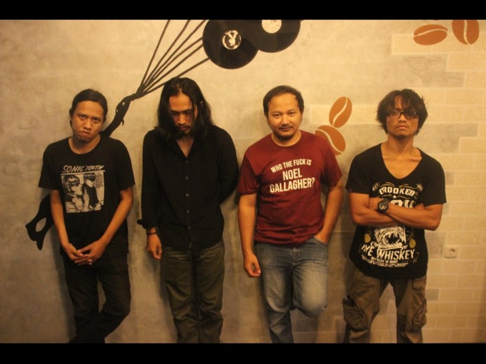 ANDA & THE BROKENJEANS