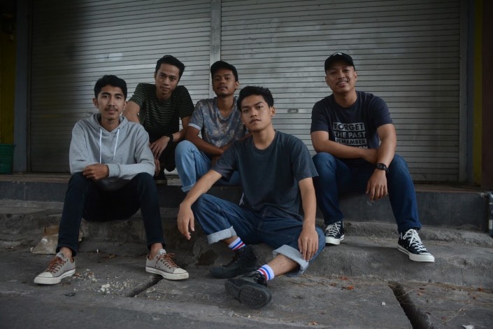 VIOLENT POSE