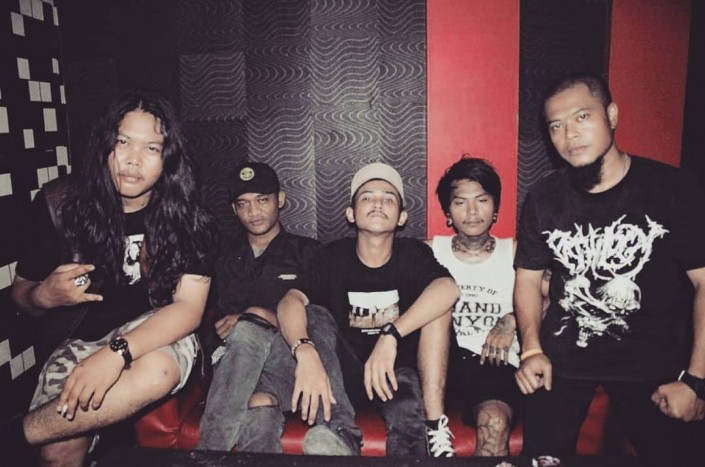 NEVER BLACK