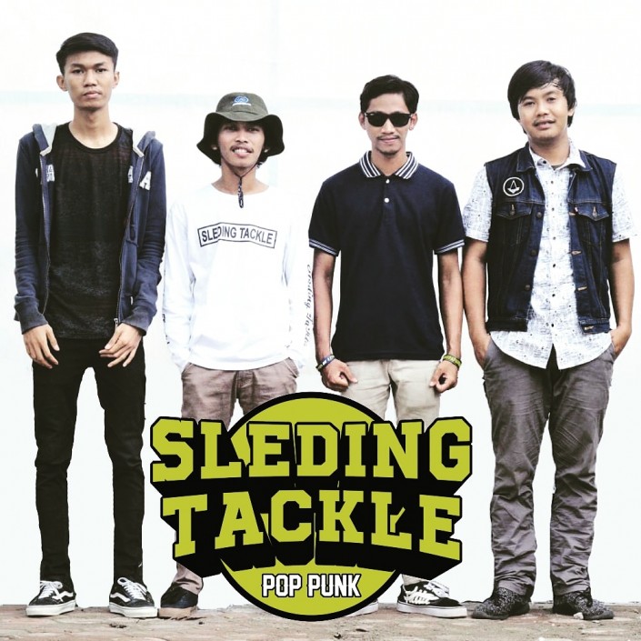 SLEDING TACKLE