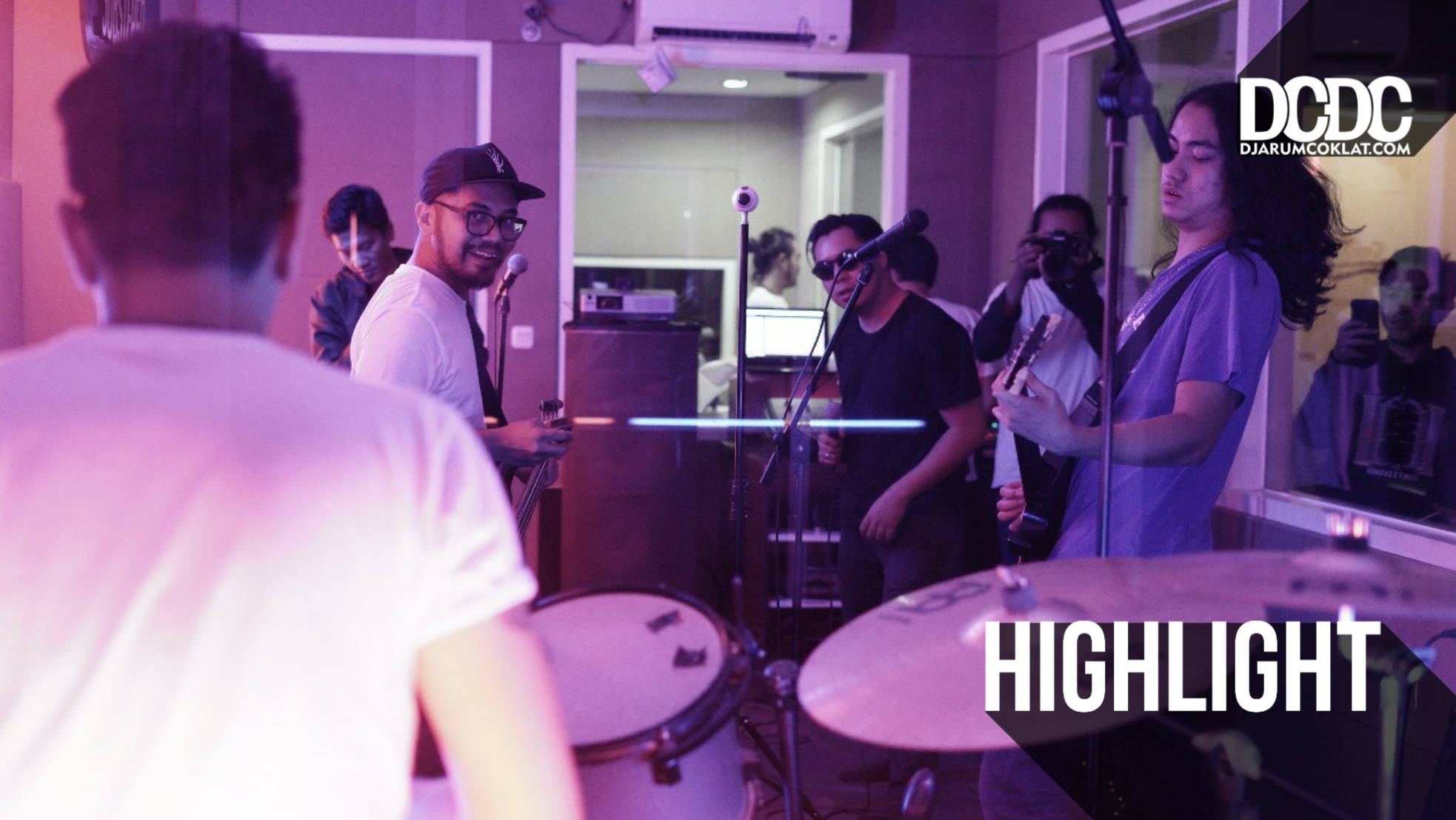 DCDC Substereo: Satu Malam yang Gila Bersama Black Teeth