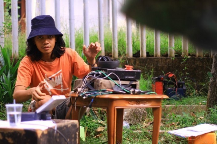 Allan Soebakir, Bersenang-senang Akan Klip Arus Pinggir