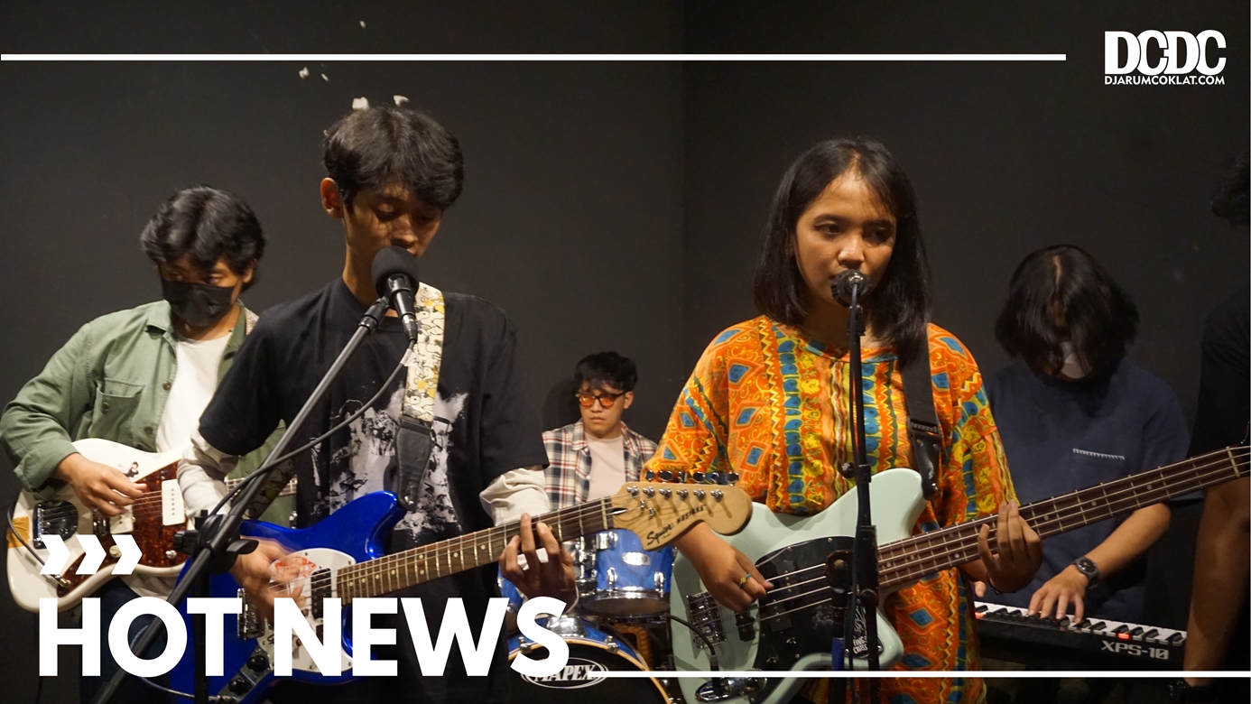 Romansa Sedu Ala Girl and Her Bad Mood di Video Musik “Bye Your Side”