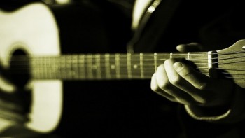 Petik Gitar Kalian!