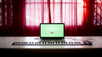 Bermain  Piano Lewat Pianu