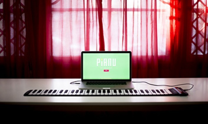 Bermain  Piano Lewat Pianu