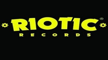 Berawal dari sebuah Studio Rekaman, menjadi salah satu Distro Senior di kota Bandung
