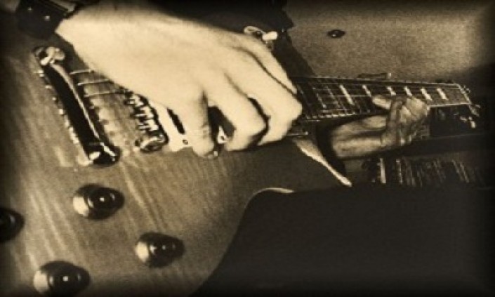5 Trik Cepat Bermain Gitar