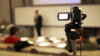 5 Teknologi Mutakhir di Atas Panggung Saat Ini: Live Streaming (Part 5-Akhir)