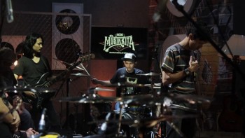 Behind The Sound: Thursday Riot 