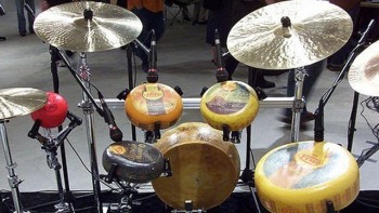 Drum Set dari Keju
