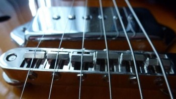 Perawatan Gitar Bass yang Baik dan Benar