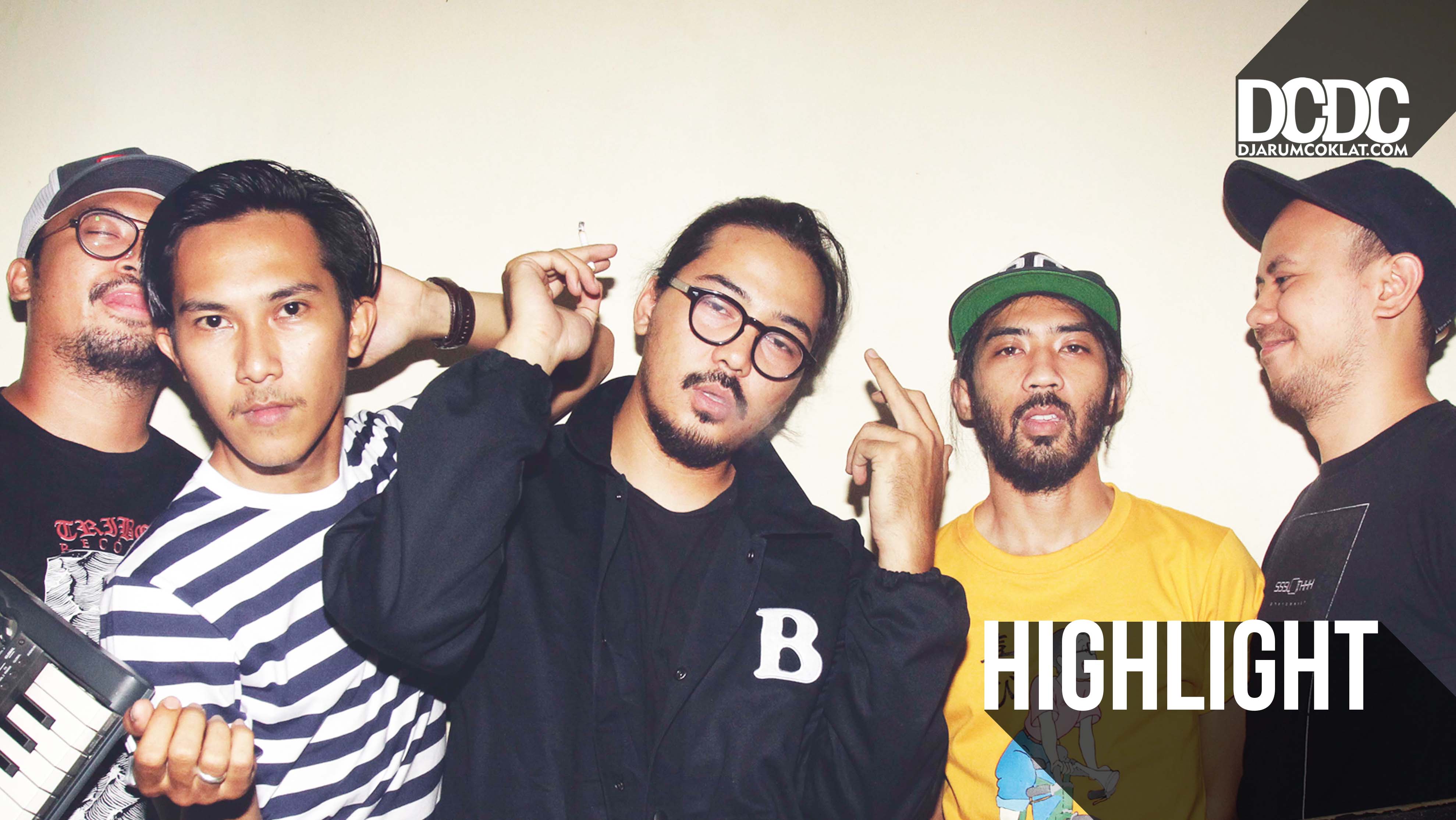 Kisah Napak Tilas Rusa Militan dan Album Pertamanya: No Future