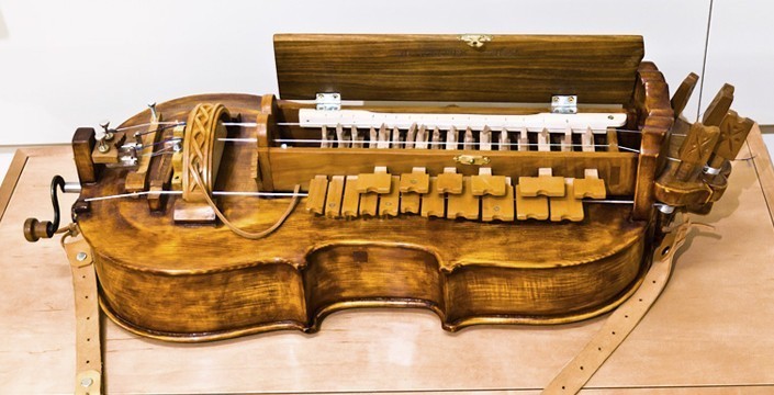 Alat Musik dari Abad ke-9, Lir