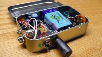 Jamming Dimanapun dan Kapanpun dengan Mini Amplifier Guitar Portable