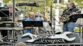 Proyek Musik Avant-Garde Hasil Daur Ulang Mobil Bekas