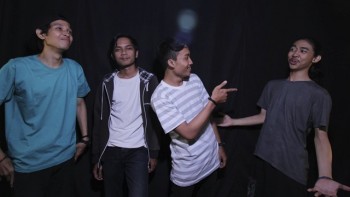 Berteman Bersama Refriends
