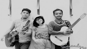 Alunan Lembut Senandung Taman