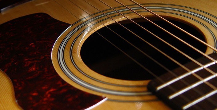 Merk Senar Gitar Akustik Yang Berkualitas 