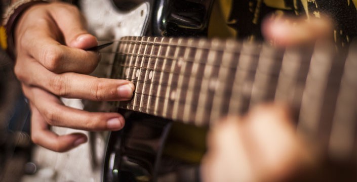 Teknik Tapping  Saat Bermain Gitar