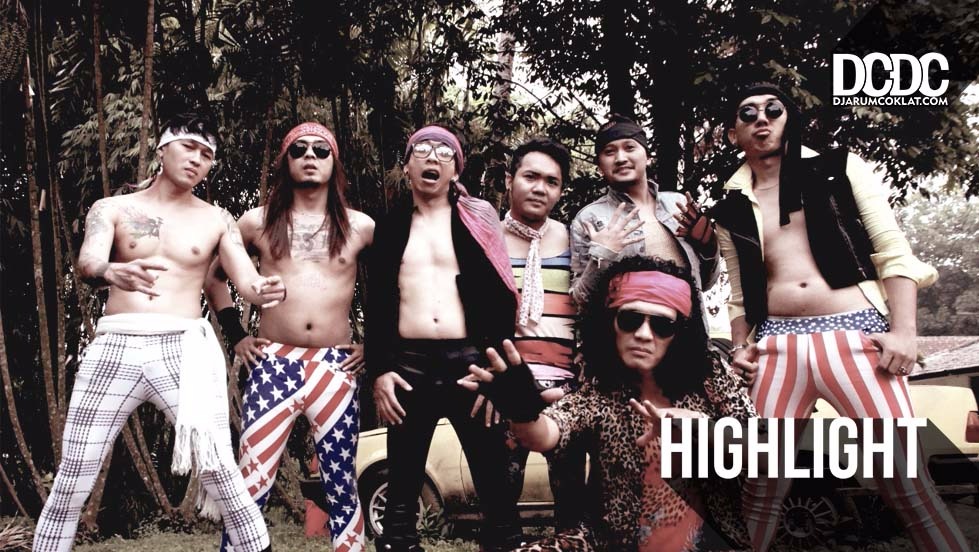 Jurnal Harian Dalam Bentuk Mini Album Milik Pemuda Suka Klabing